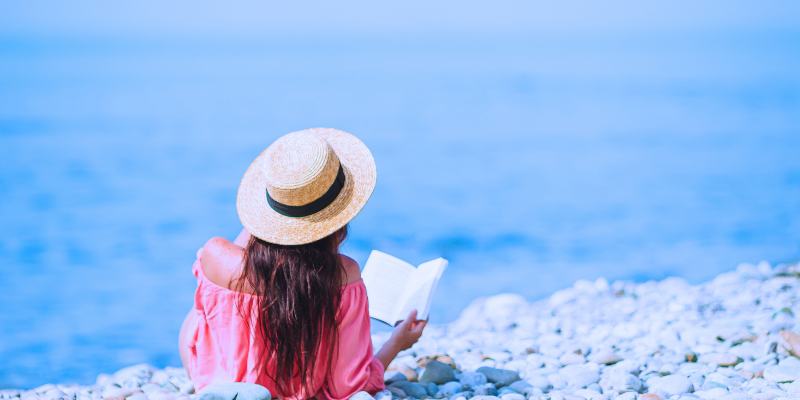 Beach Reads For Professional Growth: 5 Easy Career Books To Read Poolside